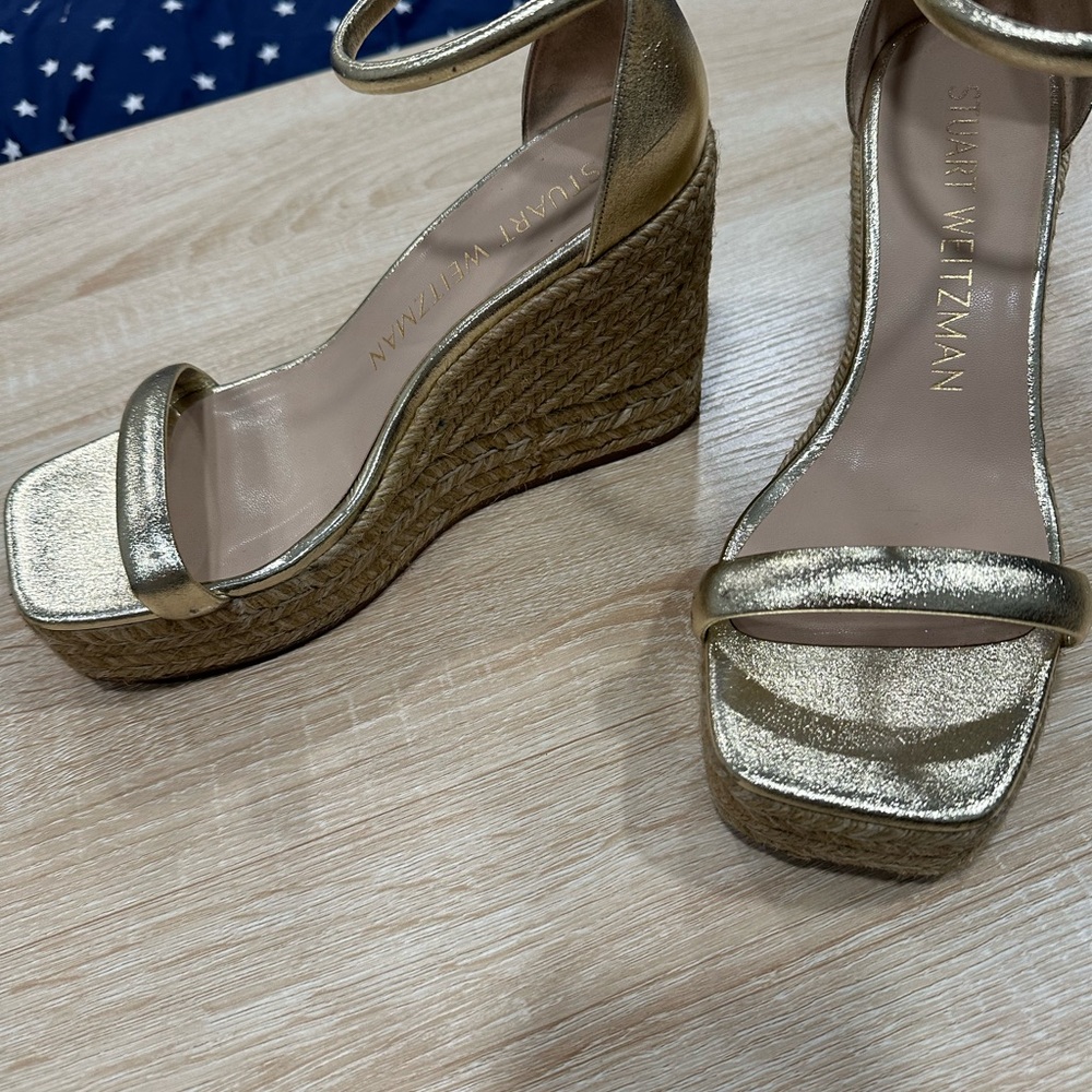 Stuart Weitzman Gold Wedge Sandals - Picture 15 of 16